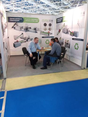 purui platsics recycling machine in russian fair 2.jpg